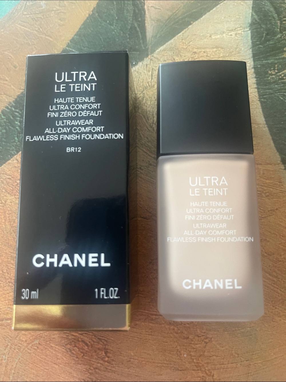 CHANEL Ultra Le Teint Foundation BR12 -new